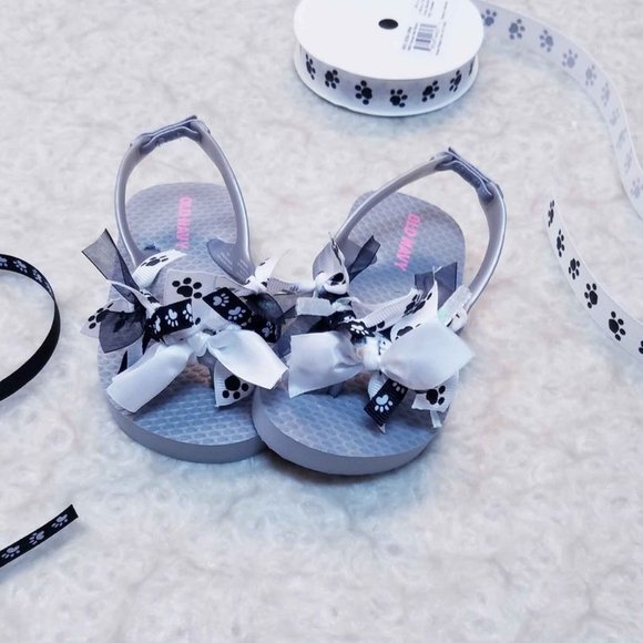 Adorable Baby Flip Flops-Toddler Size 5-Paw Prints - Picture 2 of 5